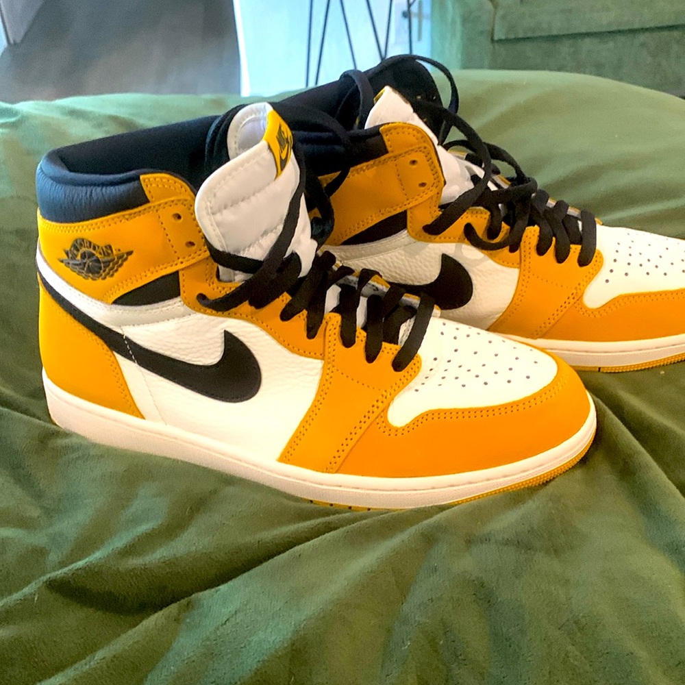 EUC 💛🖤💛🖤Nike Air Jordan 1 Retro High OG 🖤💛 10.50